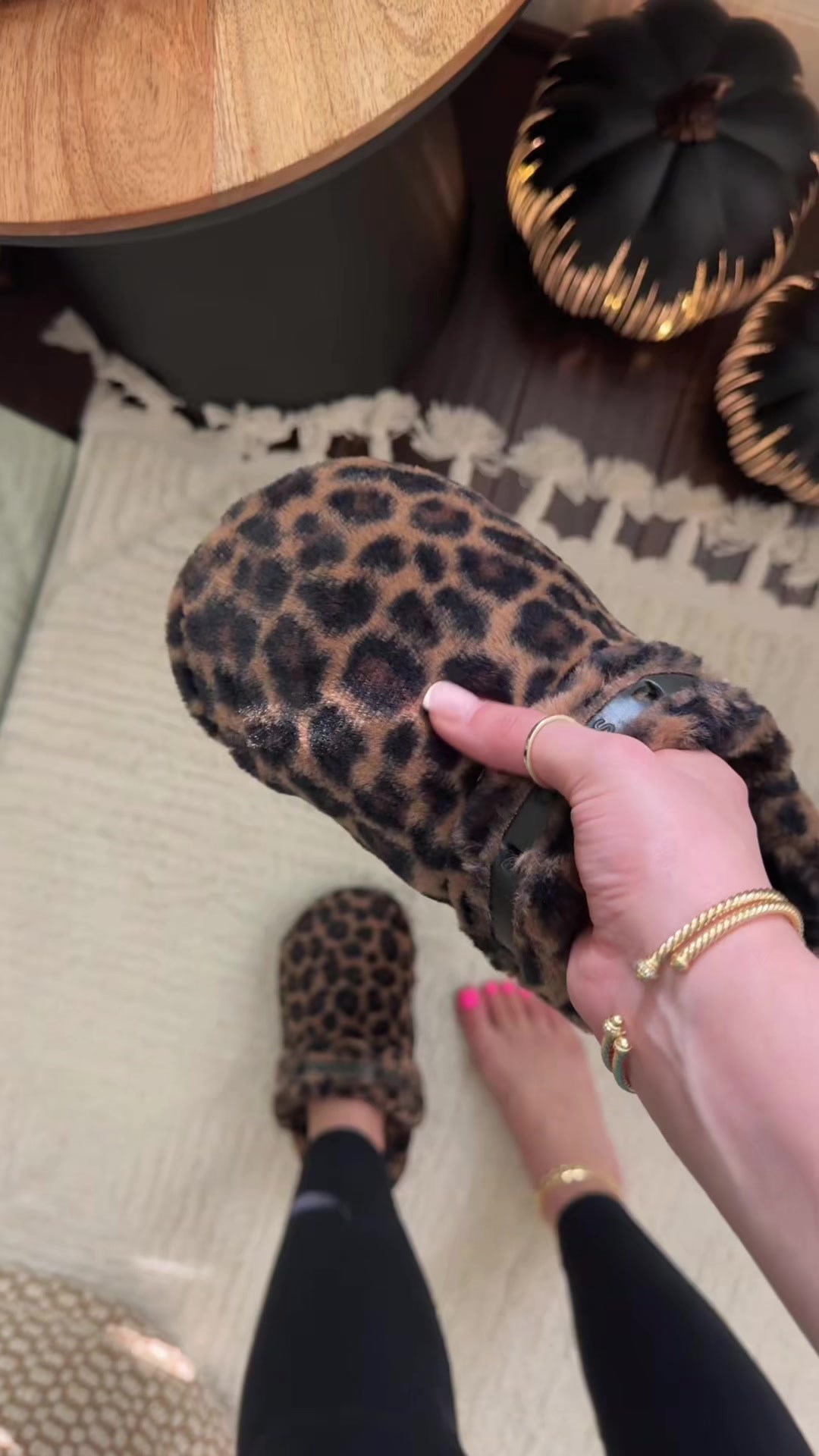 Mädels, ich muss euch einfach die süßesten Hausschuhe mit Leopardenmuster überhaupt… TikTok video