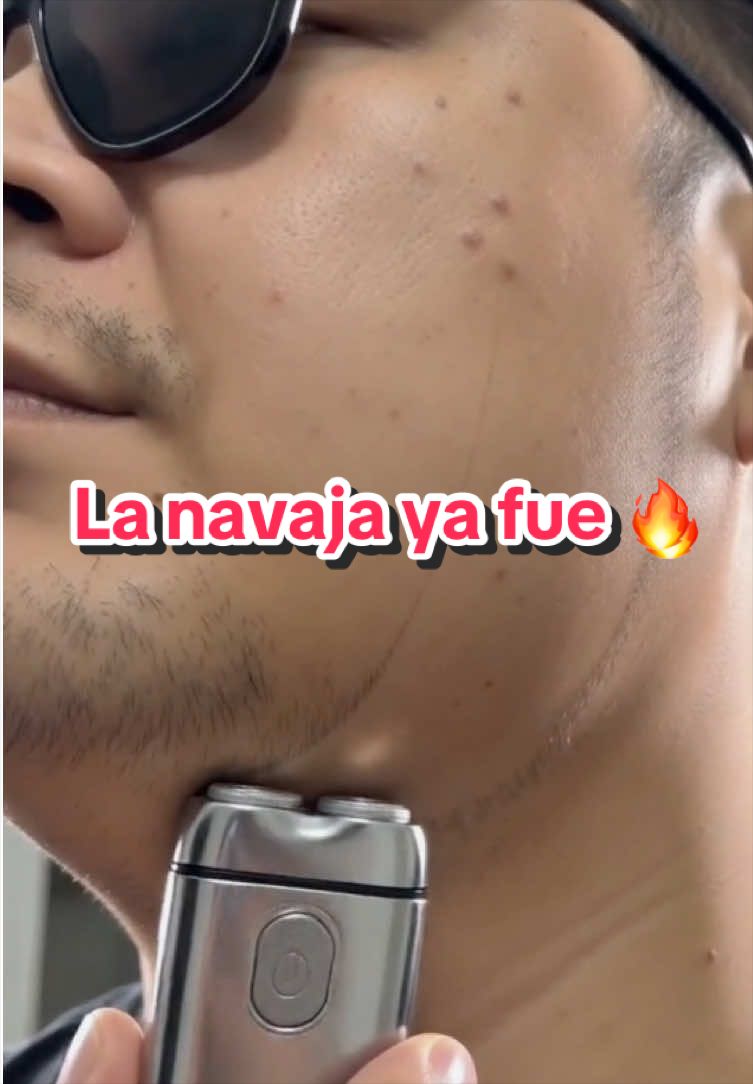 Moustache épaisse et poils épars comme moi ? TikTok video