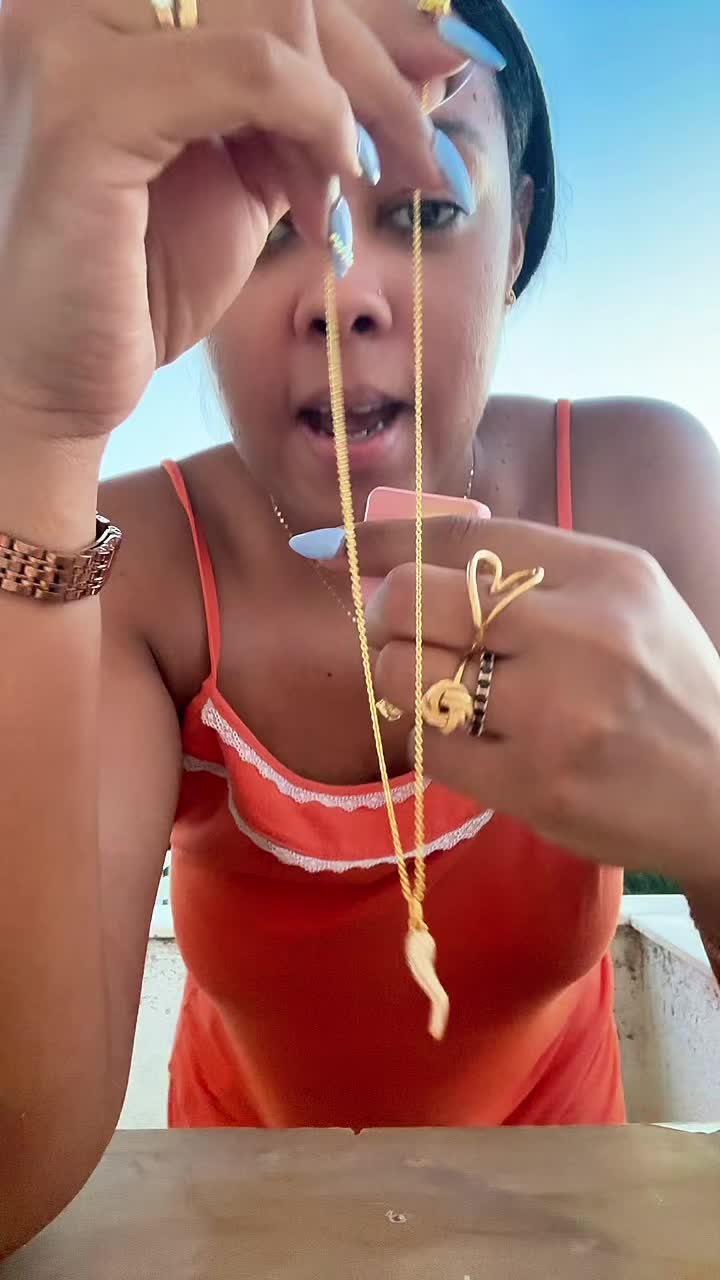 Các cô gái, hãy ngắm vẻ đẹp của chiếc vòng cổ này TikTok video