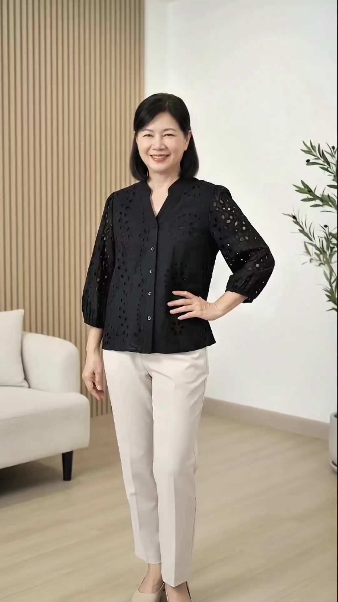V넥 스탠드 칼라와 7부 소매의 필수 레이스 블라우스… TikTok video