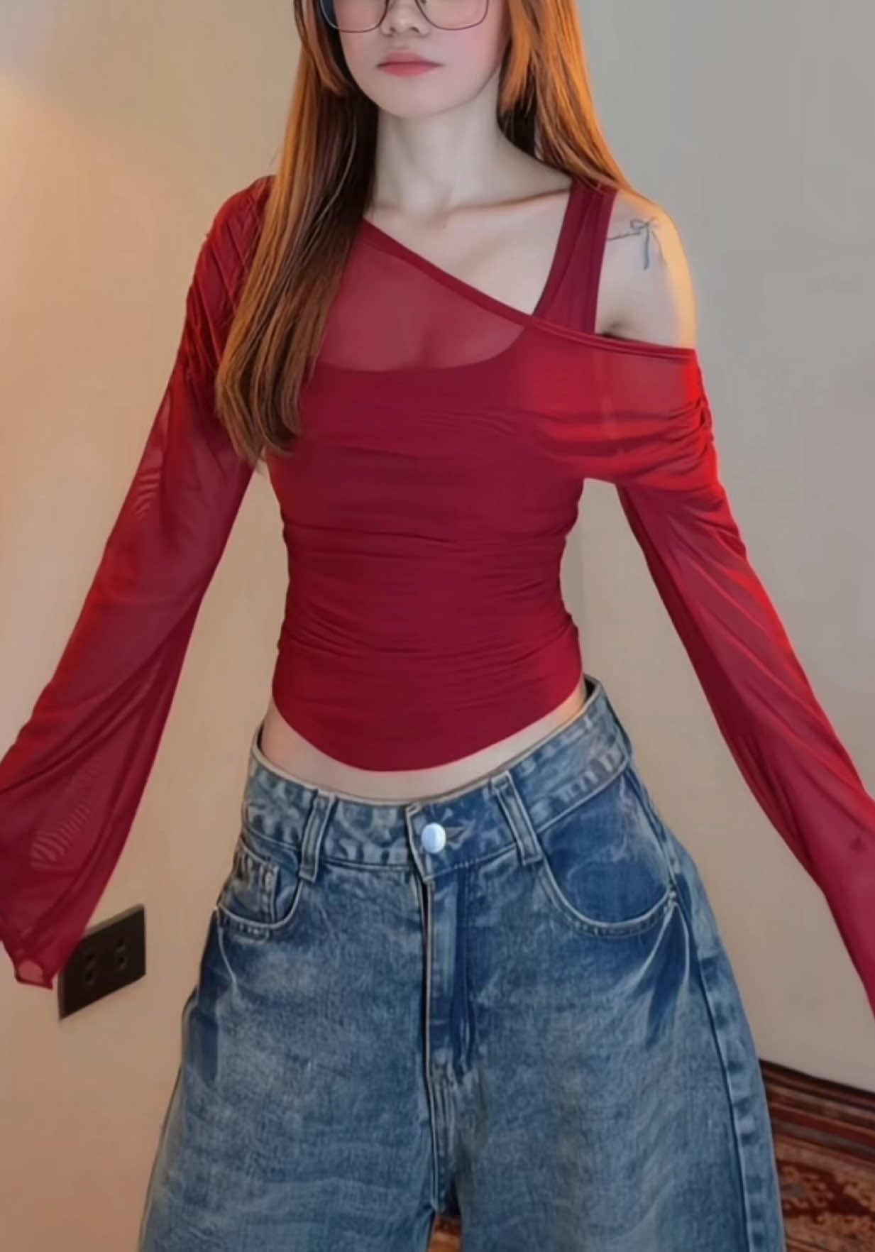 露肩网纱上衣 TikTok video