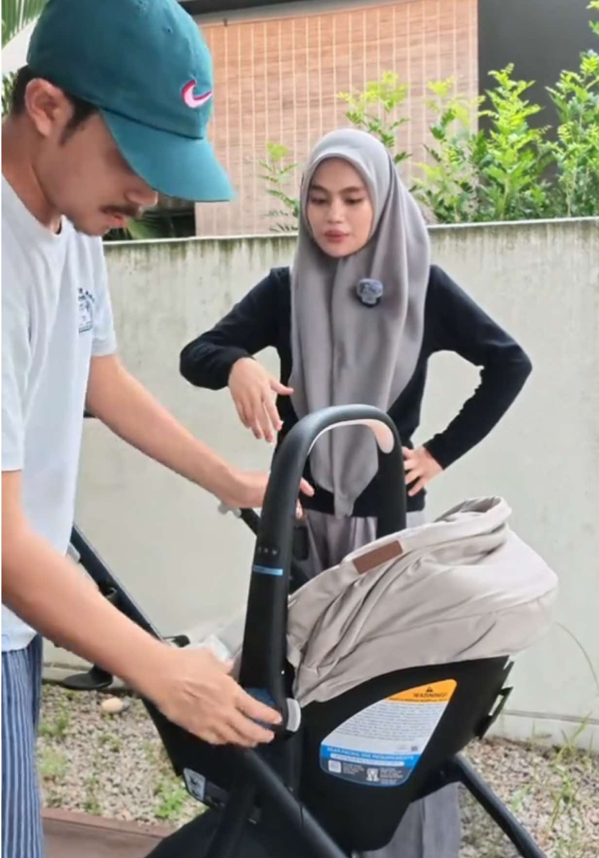 OK guys, today's video is a bit special because we are unboxing a gift from Dr. TikTok video