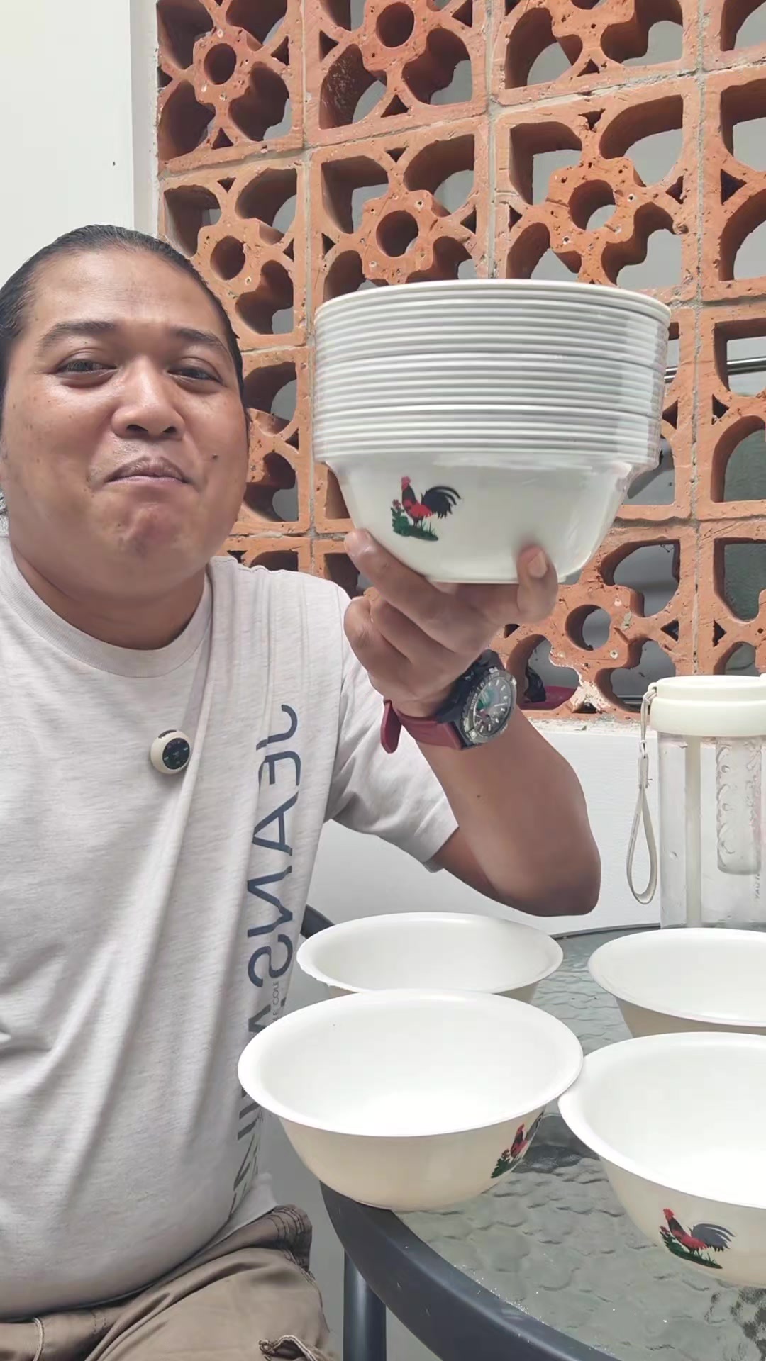 These are plastic bowls with rooster patterns, a full set of 24 pieces. TikTok video