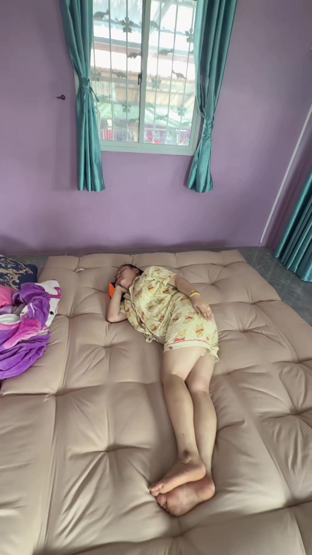 Noi, Noi, look up, stop lying down, not you, look at yourself, check the back of… TikTok video
