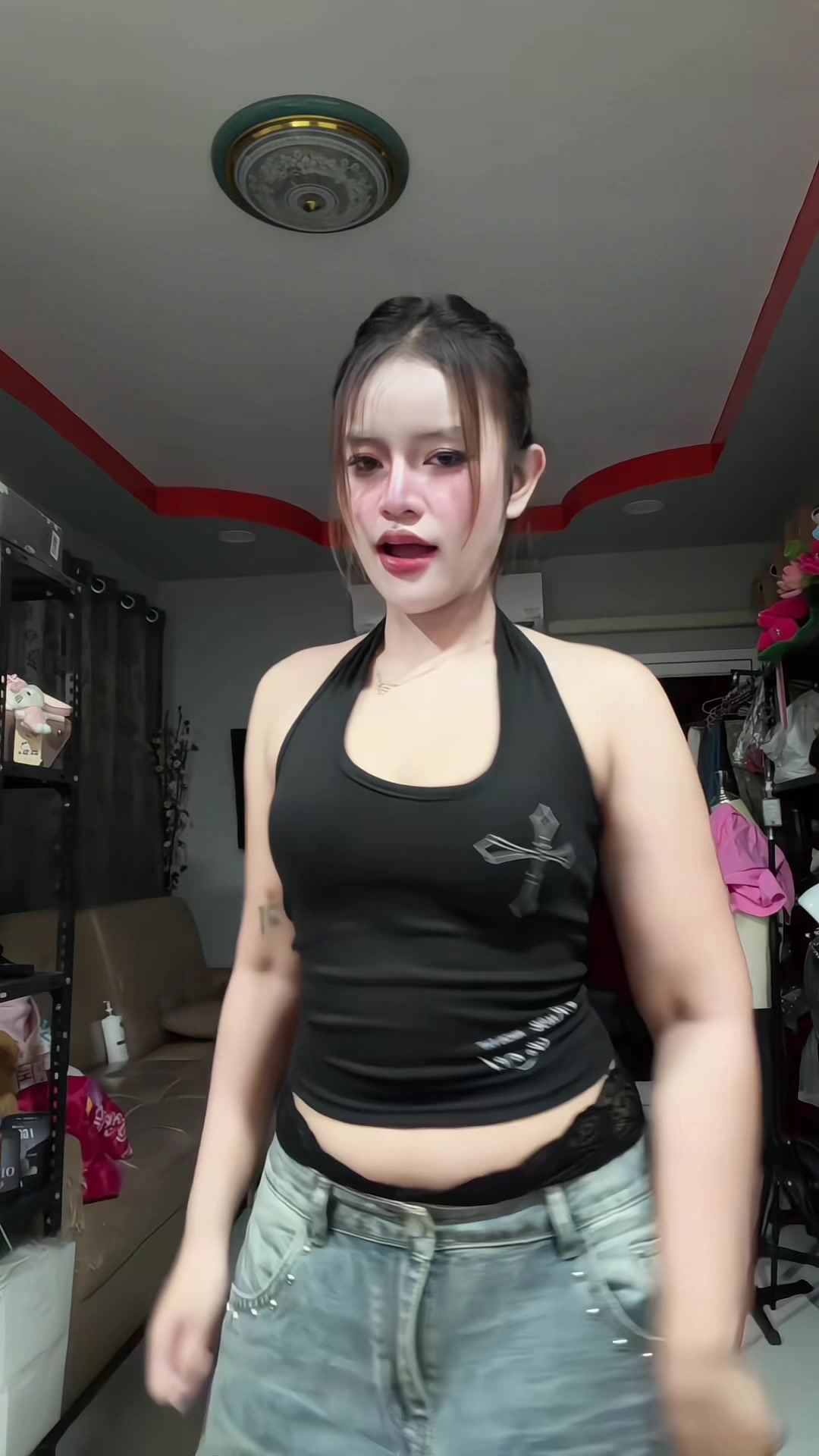 Following the rhythm of the new wave queen, dancing lively on the dance beat TikTok video