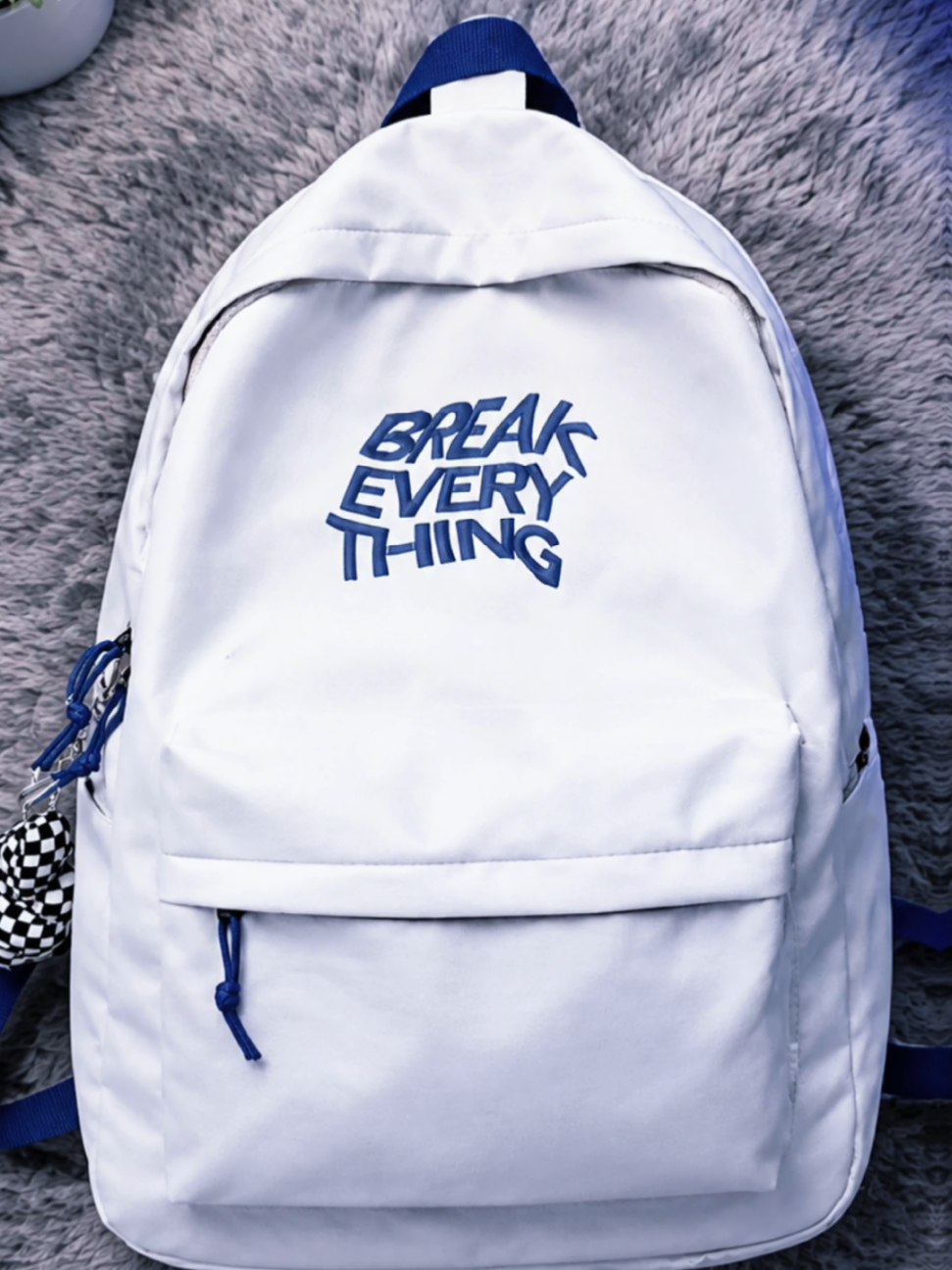 Show multiple backpack products, mark flash sale, free shipping, discount up to 10%… TikTok video
