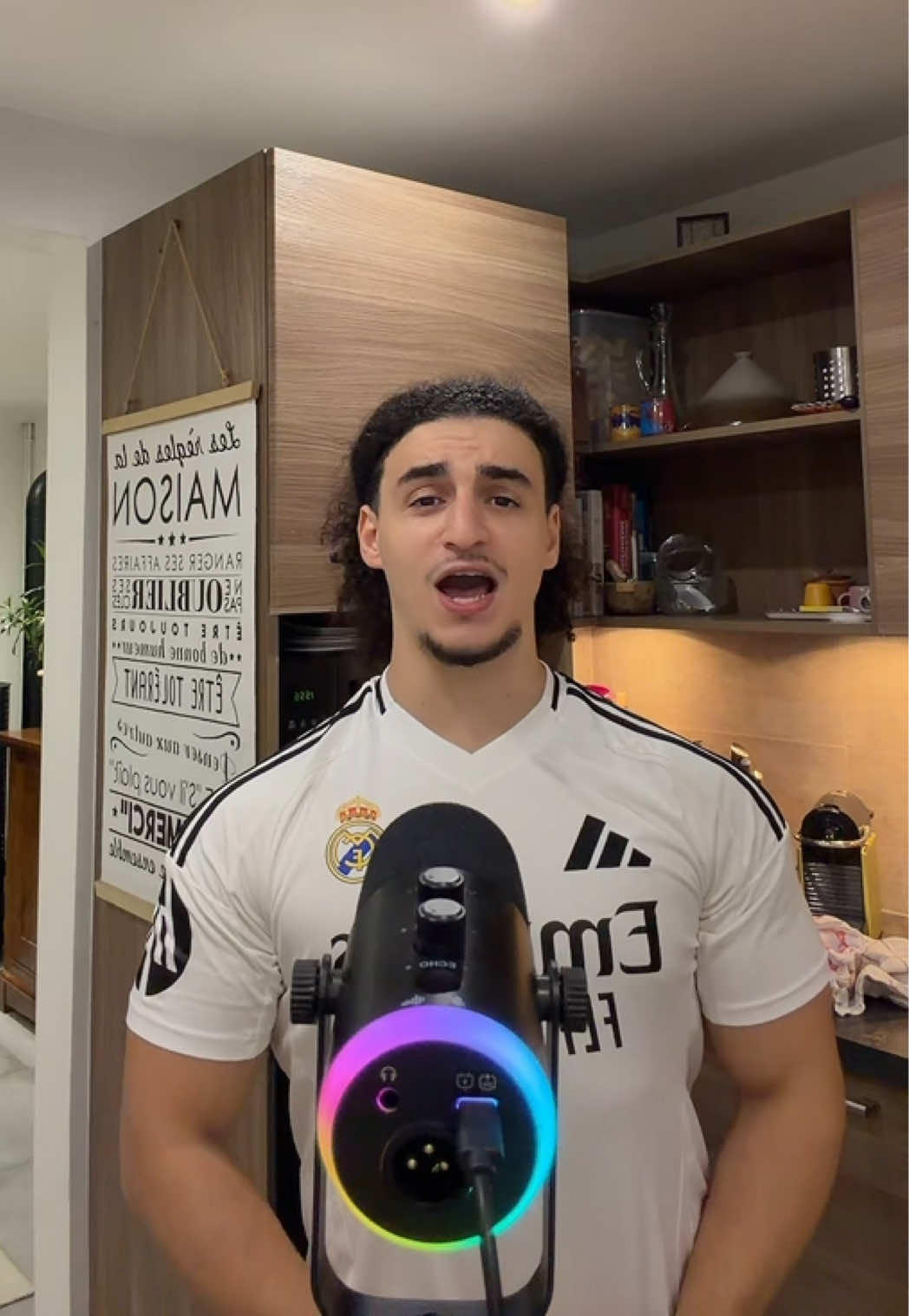You guys asked me to test this microphone, let's start: 1 meter — shout! TikTok video