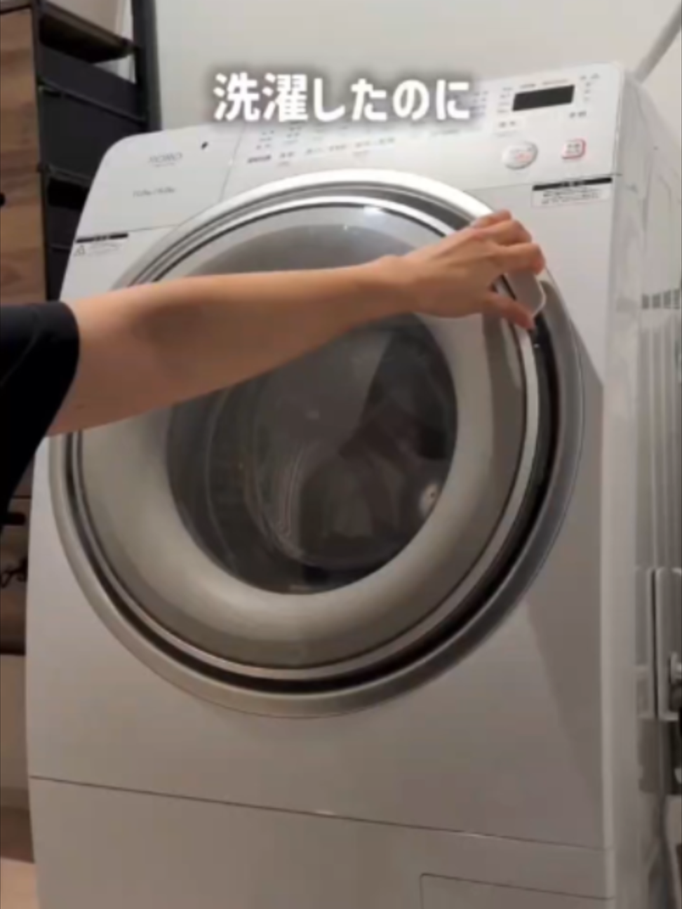 Even though it's washed, the moment I open it, there's already damp drying odor... TikTok video
