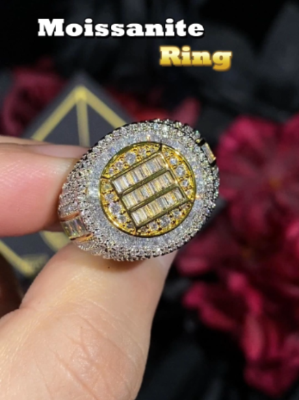 Check out this absolutely jaw-dropping GRA certified moissanite ring featuring a… TikTok video