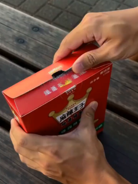 It's evening at the east coast, open this Mala Wangzi childhood snack. TikTok video