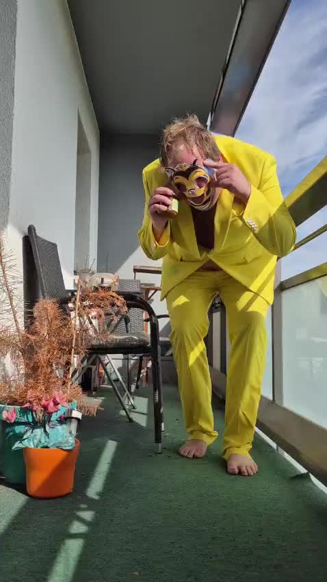Hello my dear ones, this is your bee Nicky Stig. TikTok video