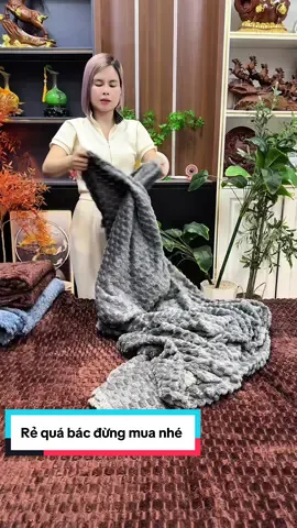 If you find a high-quality artificial rabbit fur blanket priced at 400-500k VND,… TikTok video