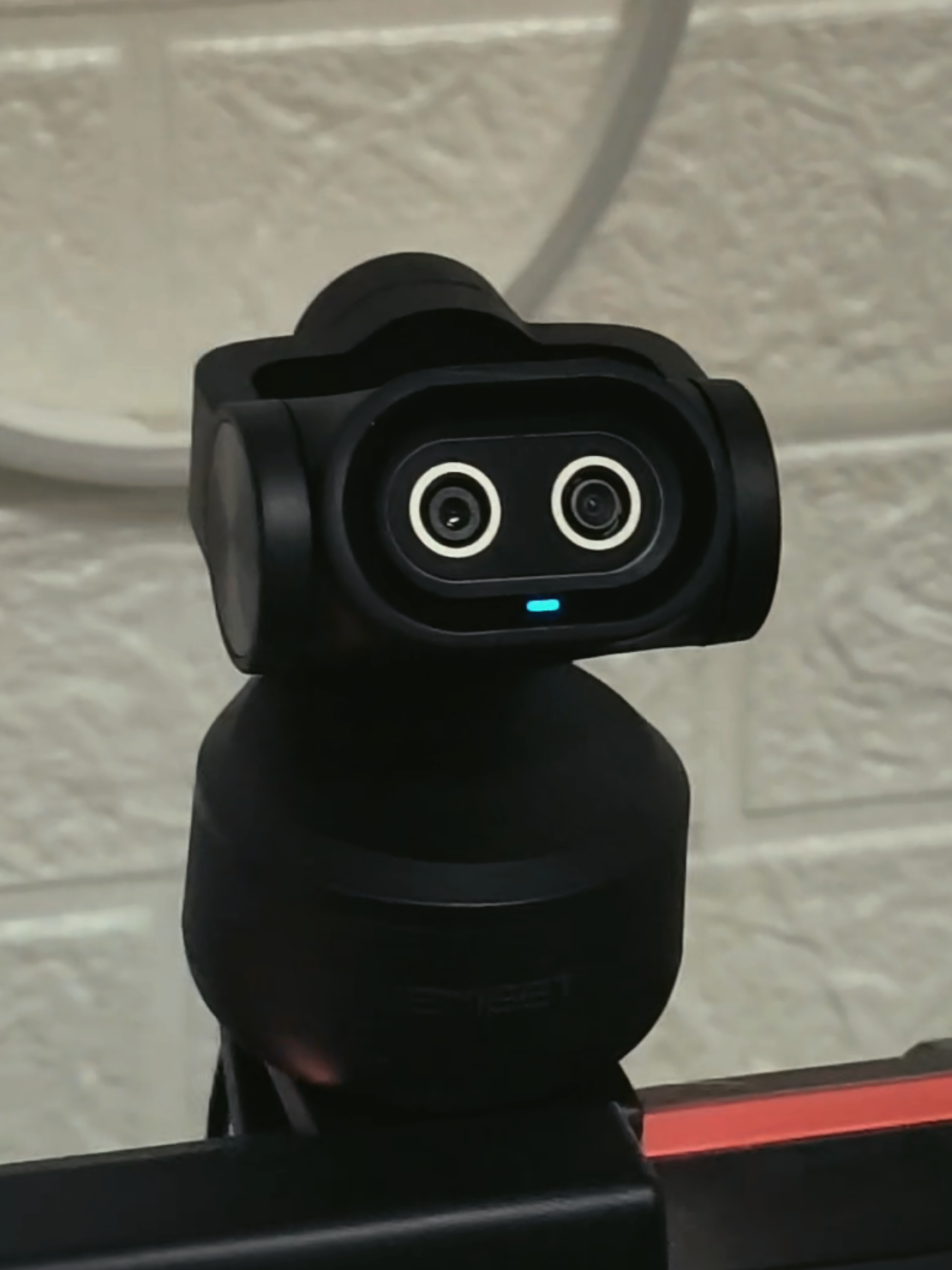 What if I told you this webcam shoots in 4K and uses a Sony sensor? TikTok video
