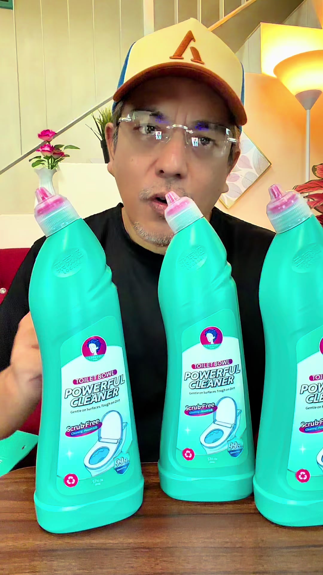 If you want to clean your toilet bowl easily, no need to scrub hard for a long time,… TikTok video