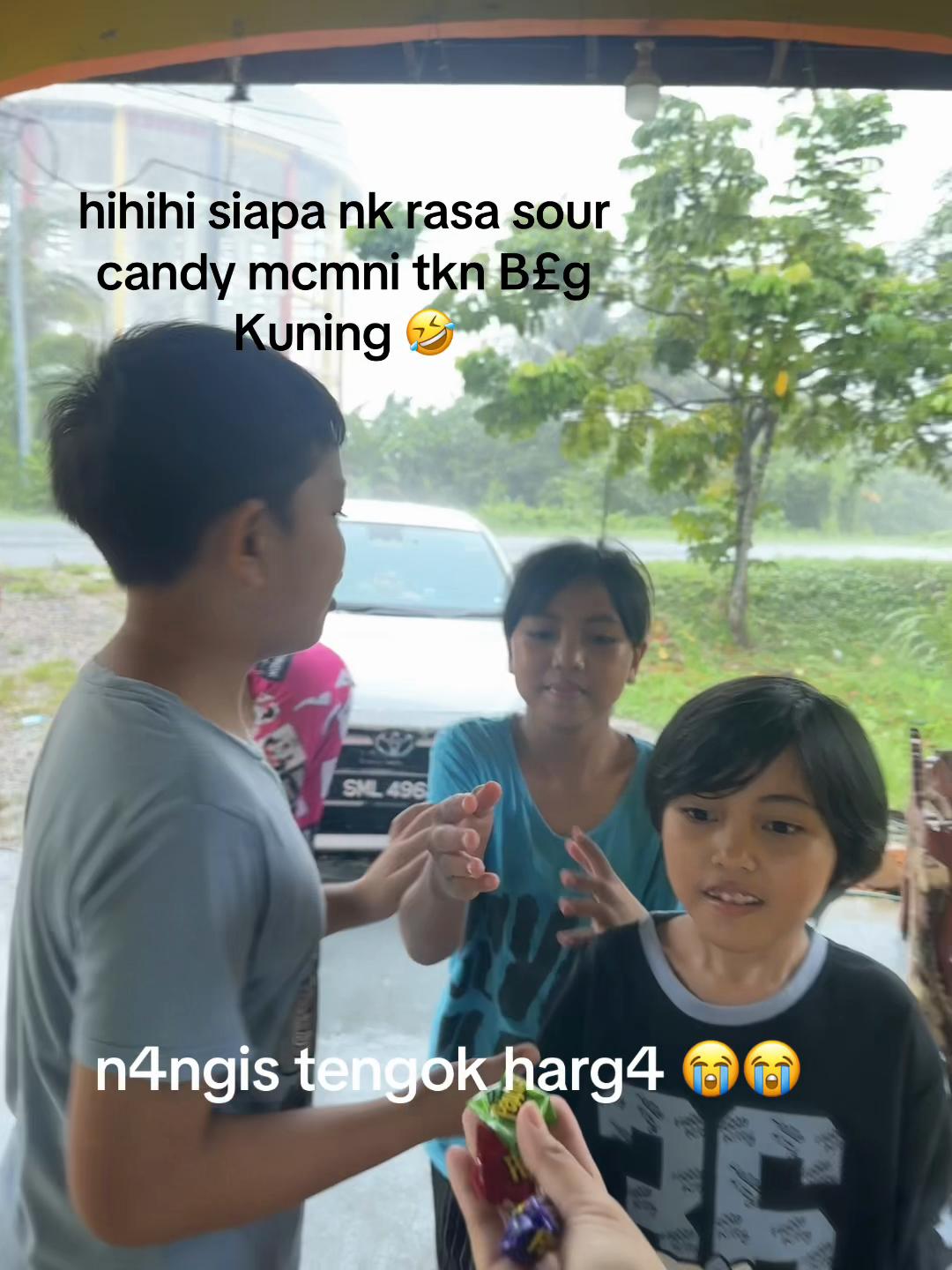 히히, 이런 신 사탕 먹어볼 사람? TikTok video