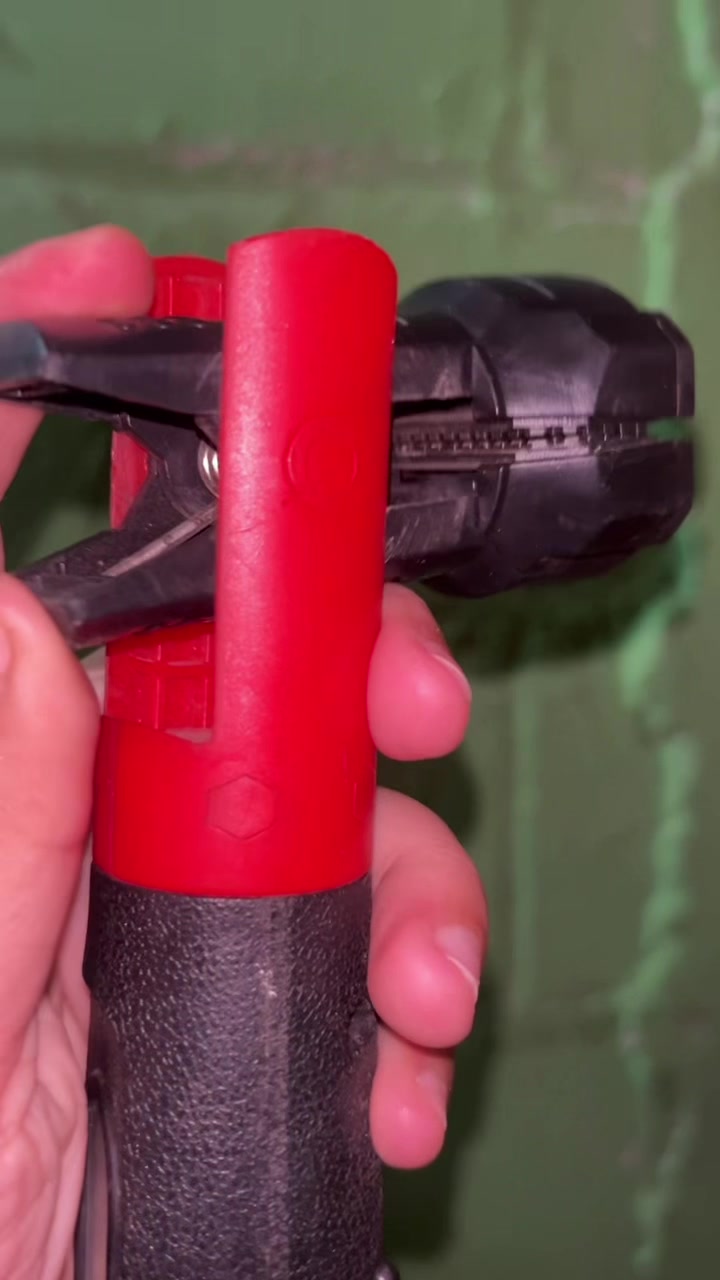 LED work light It has clips and hooks TikTok video