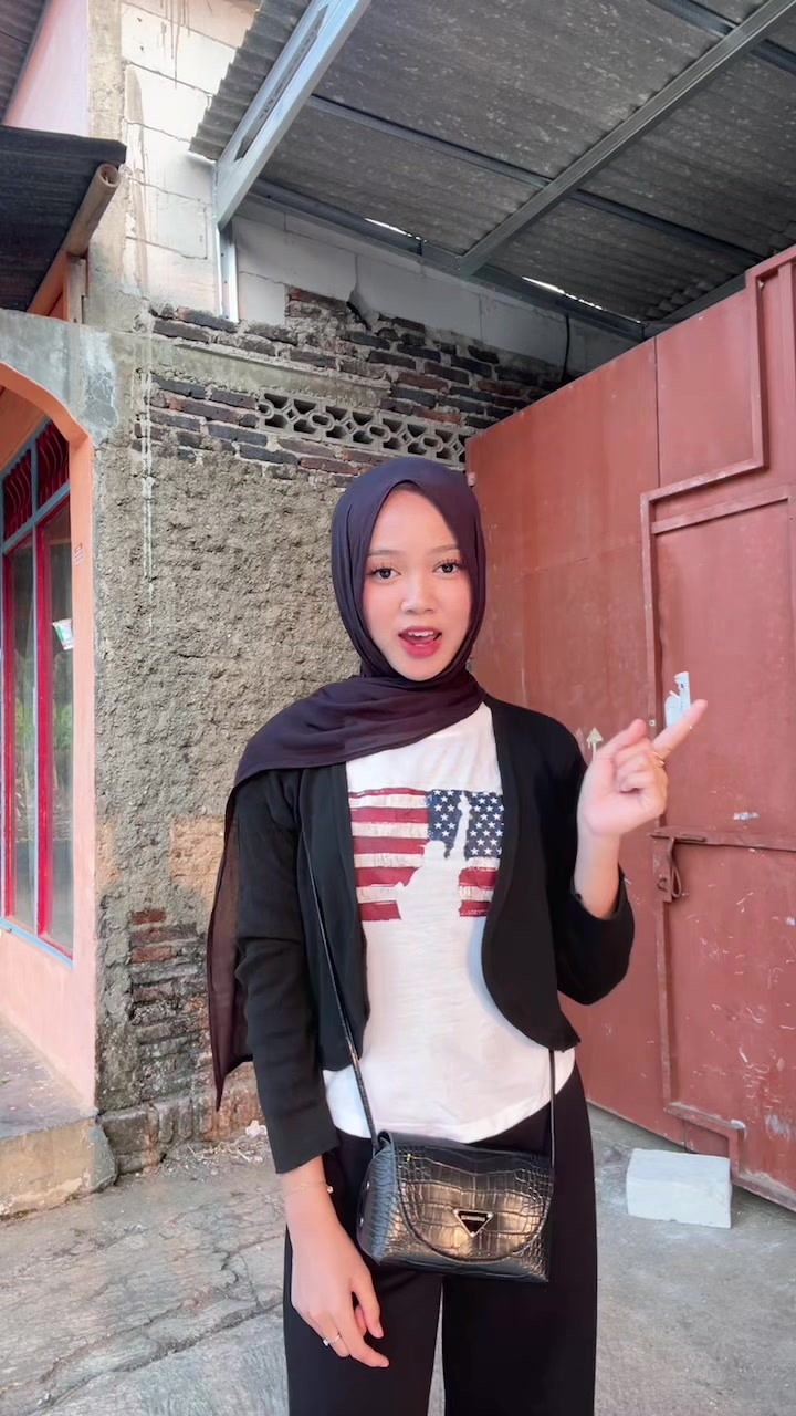 Upbeat and rhythmic pop background music is played, creating a relaxed and pleasant… TikTok video