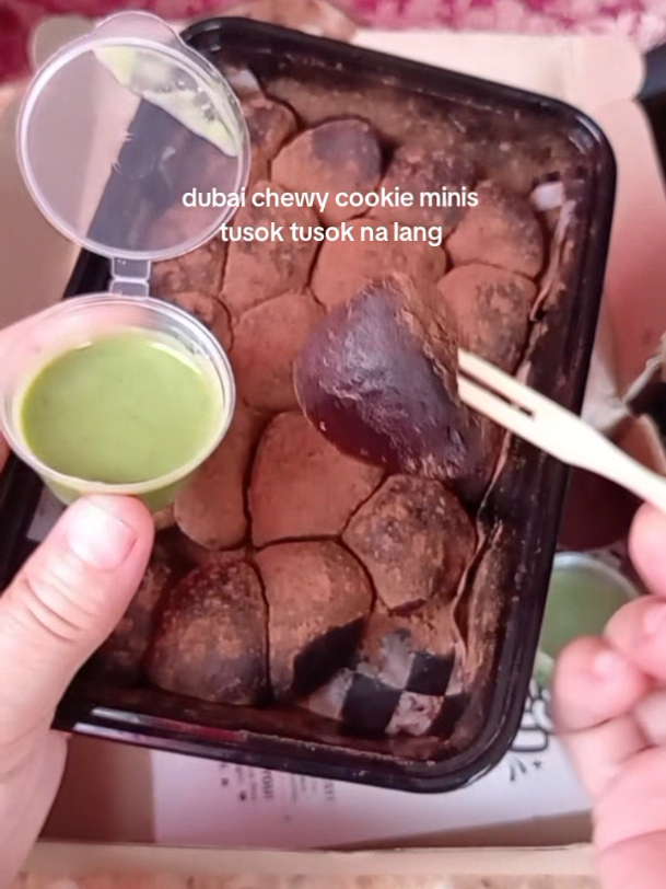 Bánh quy dẻo mini Dubai: chỉ cần cầm lên, chấm rồi thưởng thức TikTok video
