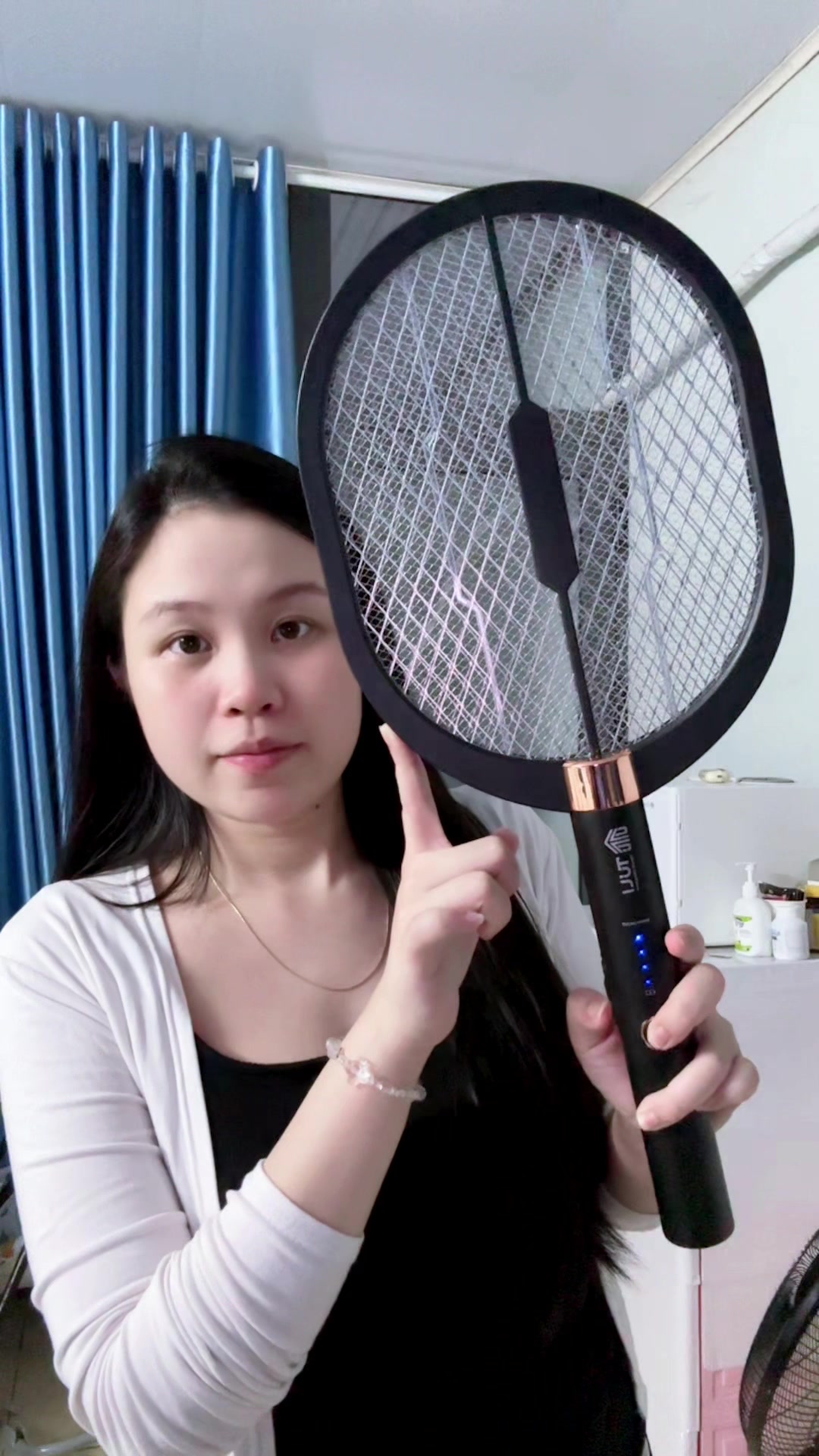 It can not only catch mosquitoes automatically but also swat mosquitoes manually. TikTok video