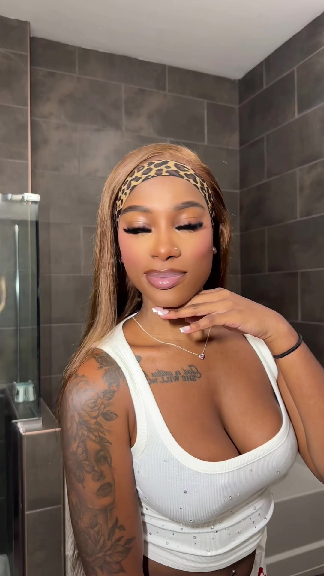 OK, before we start this video, can we just admire this makeup? TikTok video
