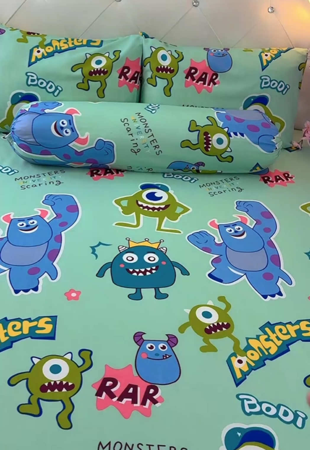 Tonight you can buy all these products for just a dozen ringgit, we will give you… TikTok video