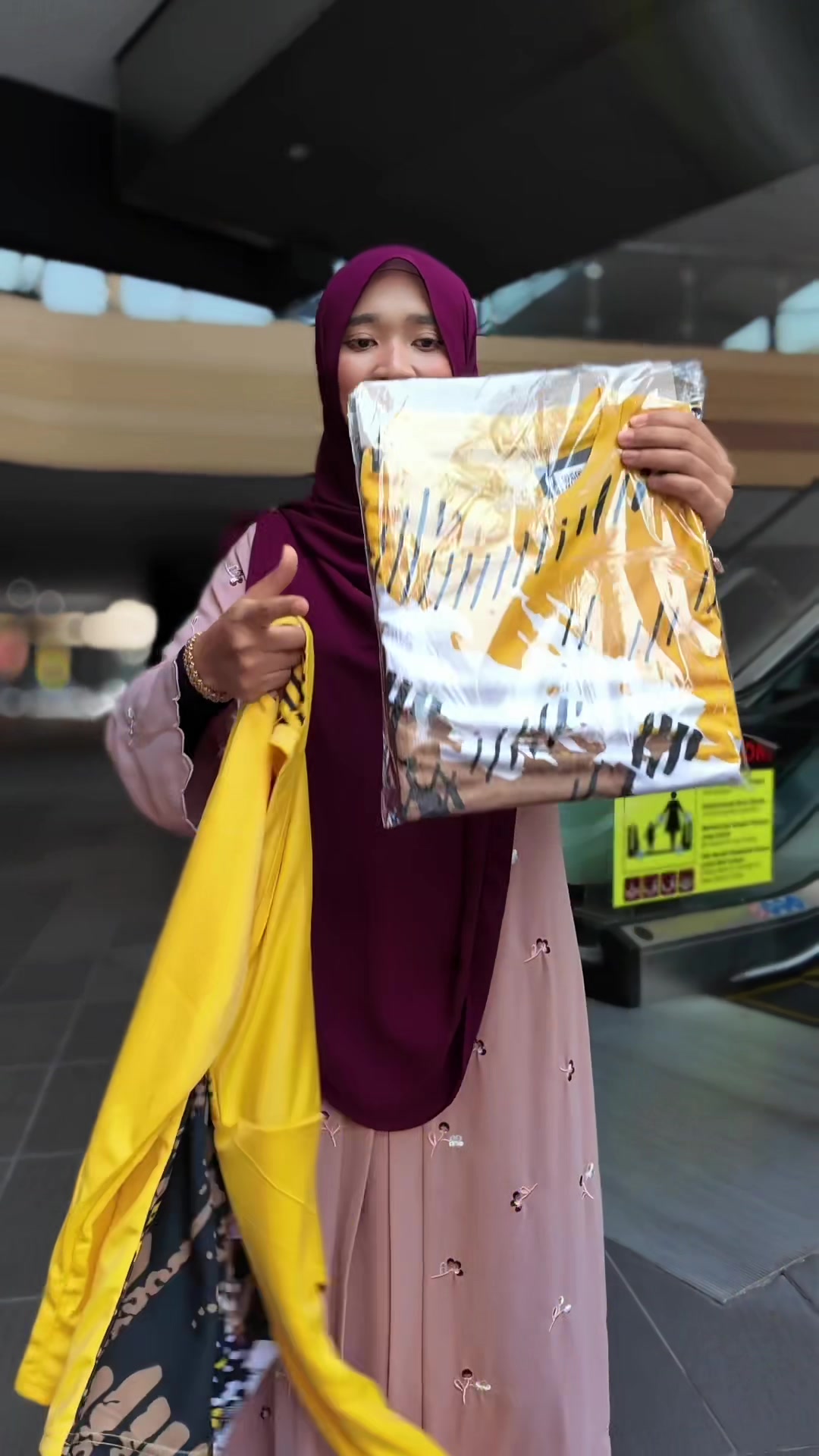 There is this long-sleeve version, and there must be a short-sleeve version too. TikTok video