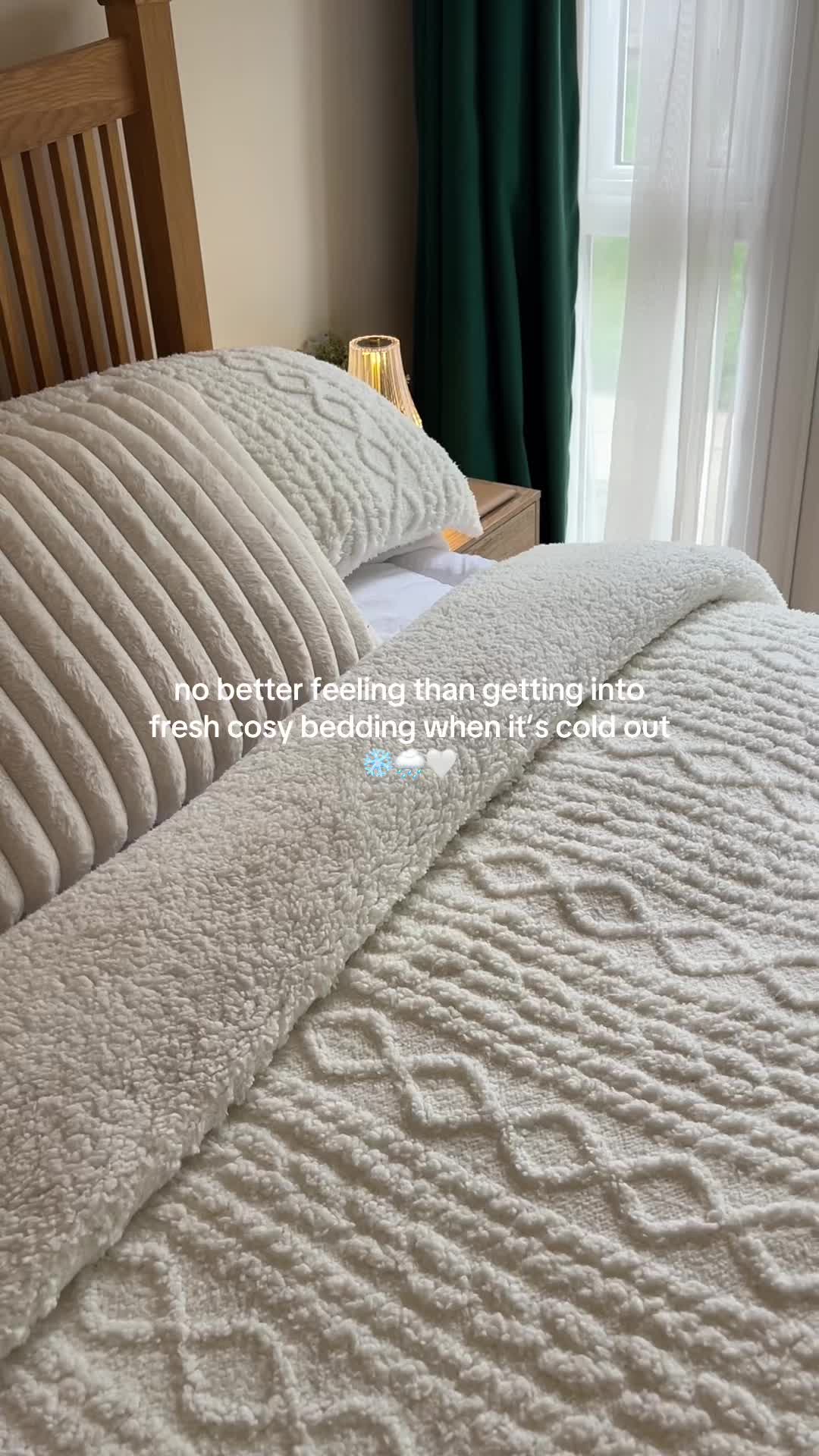 No better feeling than getting into fresh cosy bedding when it's cold out ❄️☁️🤍 TikTok video