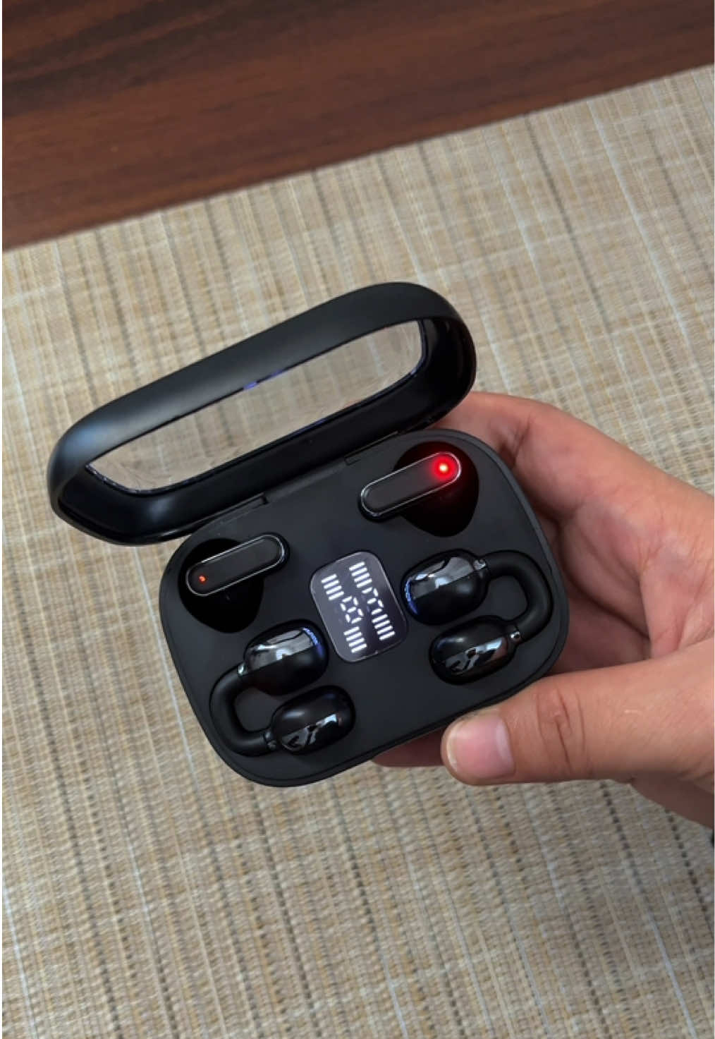 2 pairs of earbuds in one set? TikTok video