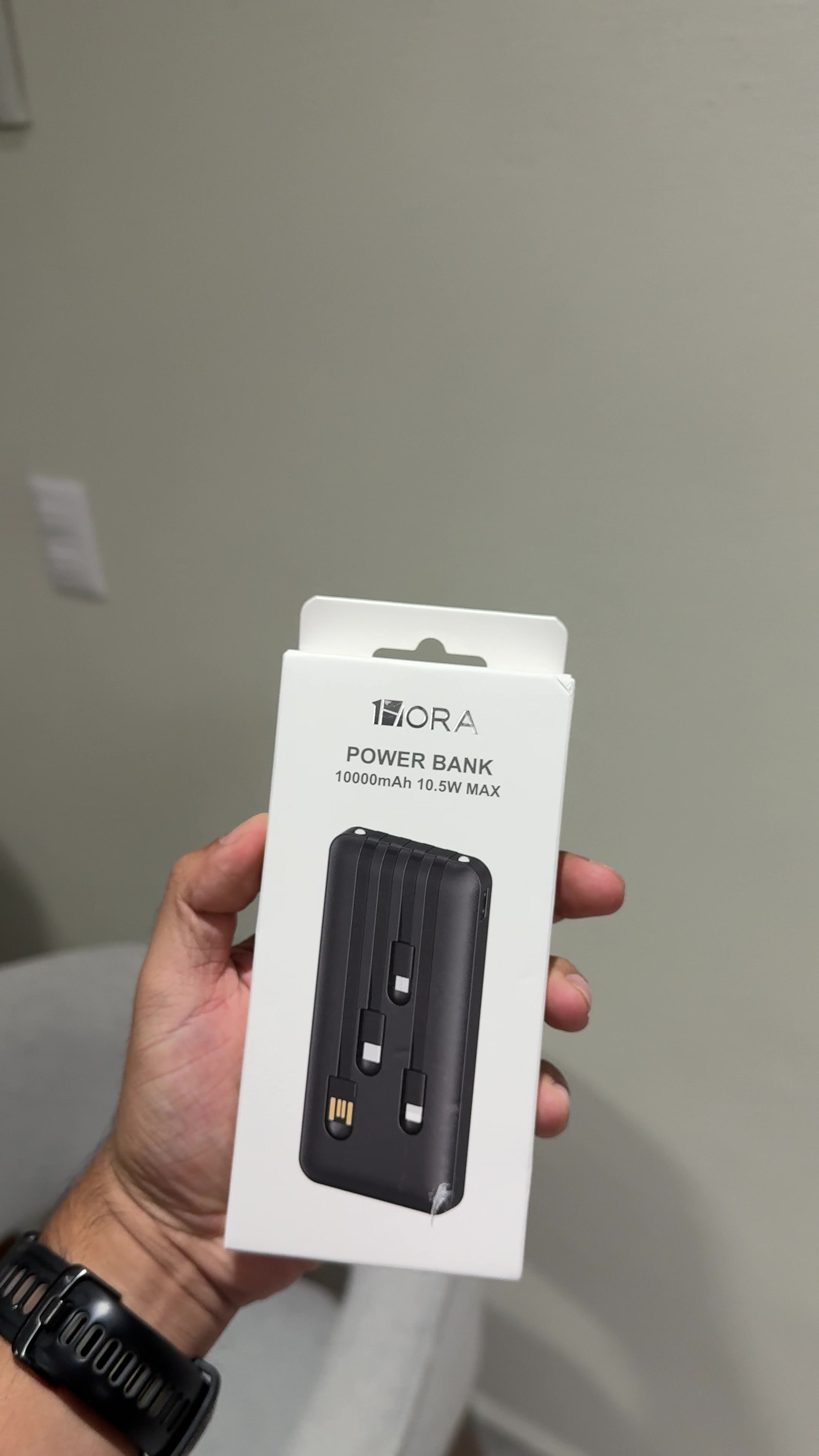 10000mAh 10.5W MAX 2.0 Times iPhone 16 1.8 Times Samsung S24 1.4 Times Xiaomi 15 TikTok video