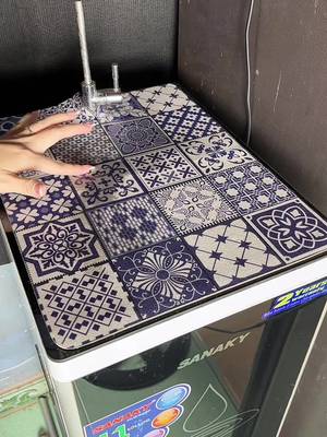 Girls, I just found out about this mat under the water dispenser tap, it instantly… TikTok video