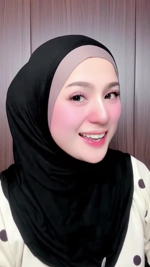 Indeed, this two-tone hijab is super practical and will definitely become everyone's… TikTok video