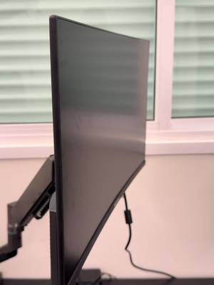 This TikTok monitor is very slim and curved, great. TikTok video