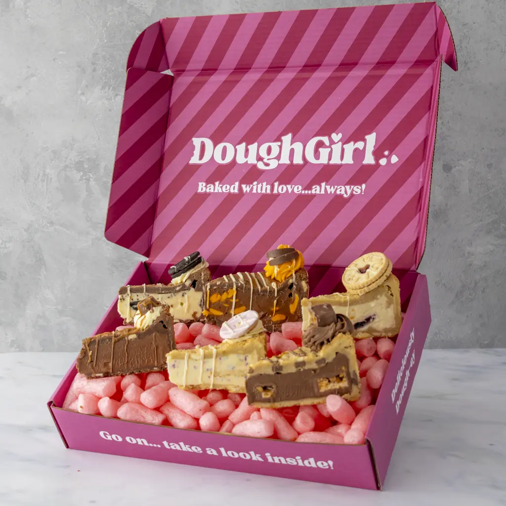 Porciones de tarta de galleta DoughGirl en sabores surtidos para amantes de las galletas, recién horneadas