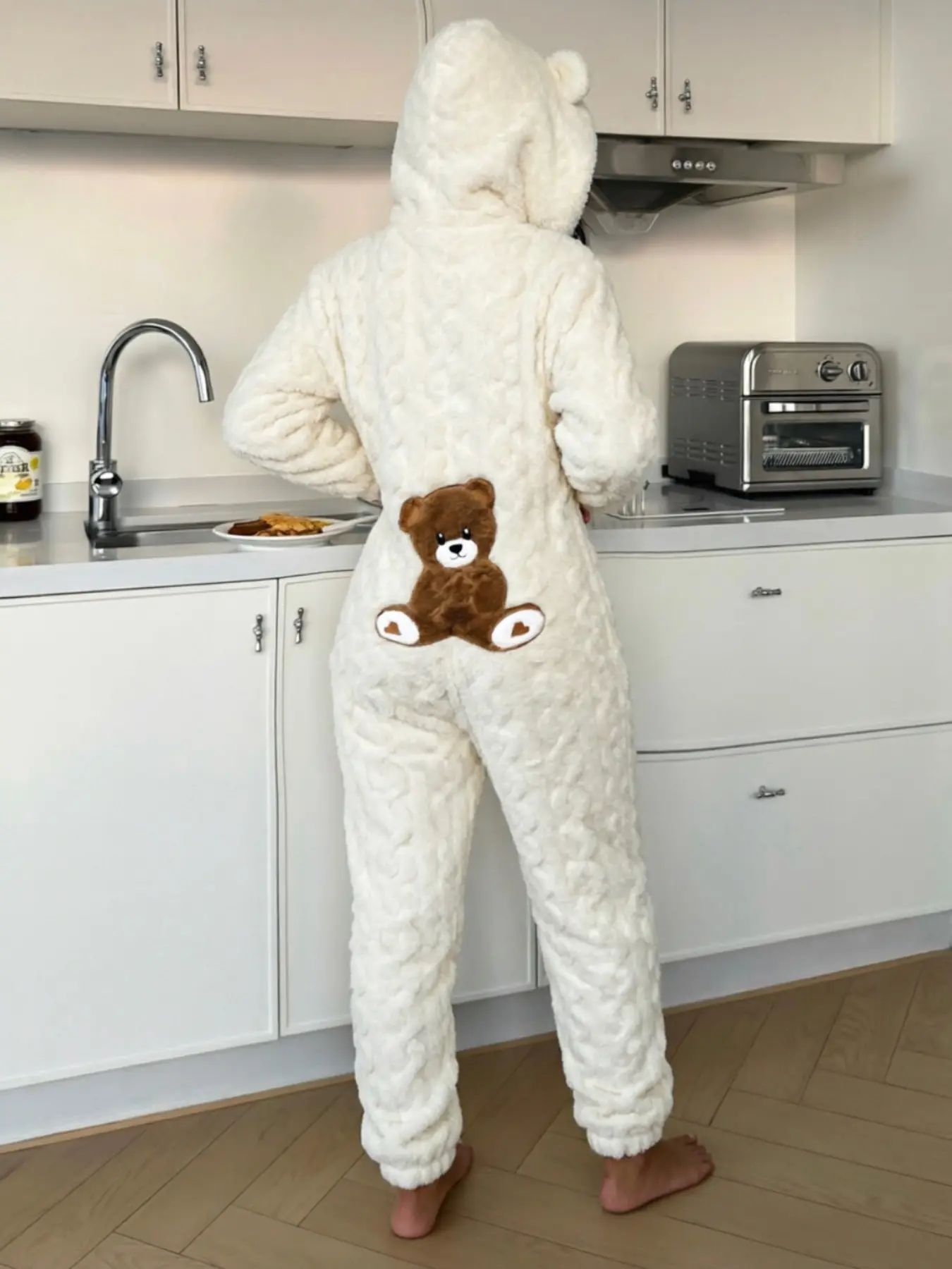 Combinaison-pyjama longue à capuche pour femme, motif ours en peluche brodé, manches longues, vêtement de nuit et de détente, douce et confortable, idéale pour l’automne et l’hiver