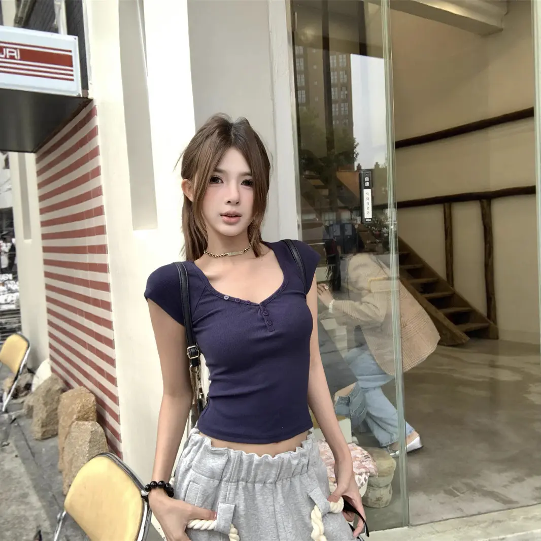 Camiseta juvenil entallada con cuello en V para verano 2026, top sexy estilo baddie, elástico, casual, de manga corta, para llevar en capas o como streetwear