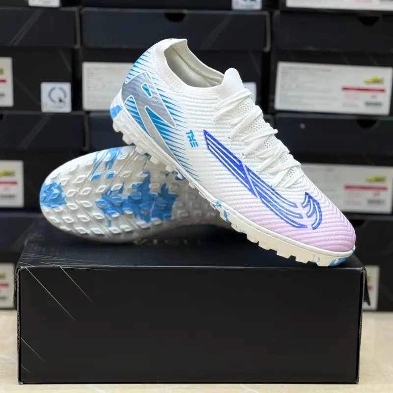 VP 16 Elite The Việt Nam Football Boots for Artificial Turf, with Socks, Drawstring Bag and Shoe Box