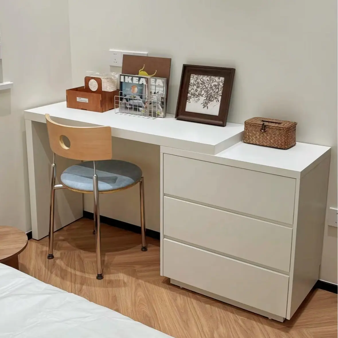 OH1-[Girls'Favorite]Modern Minimalist Nightstand with Drawers & Built-In Wardrobe Cabinet, Nordic Style Bedroom Storage Cabinet, Multi-Functional Bedside Dresser with Large Storage Space, Space Saving Bedside Organizer for Bedroom Condo Dorm
