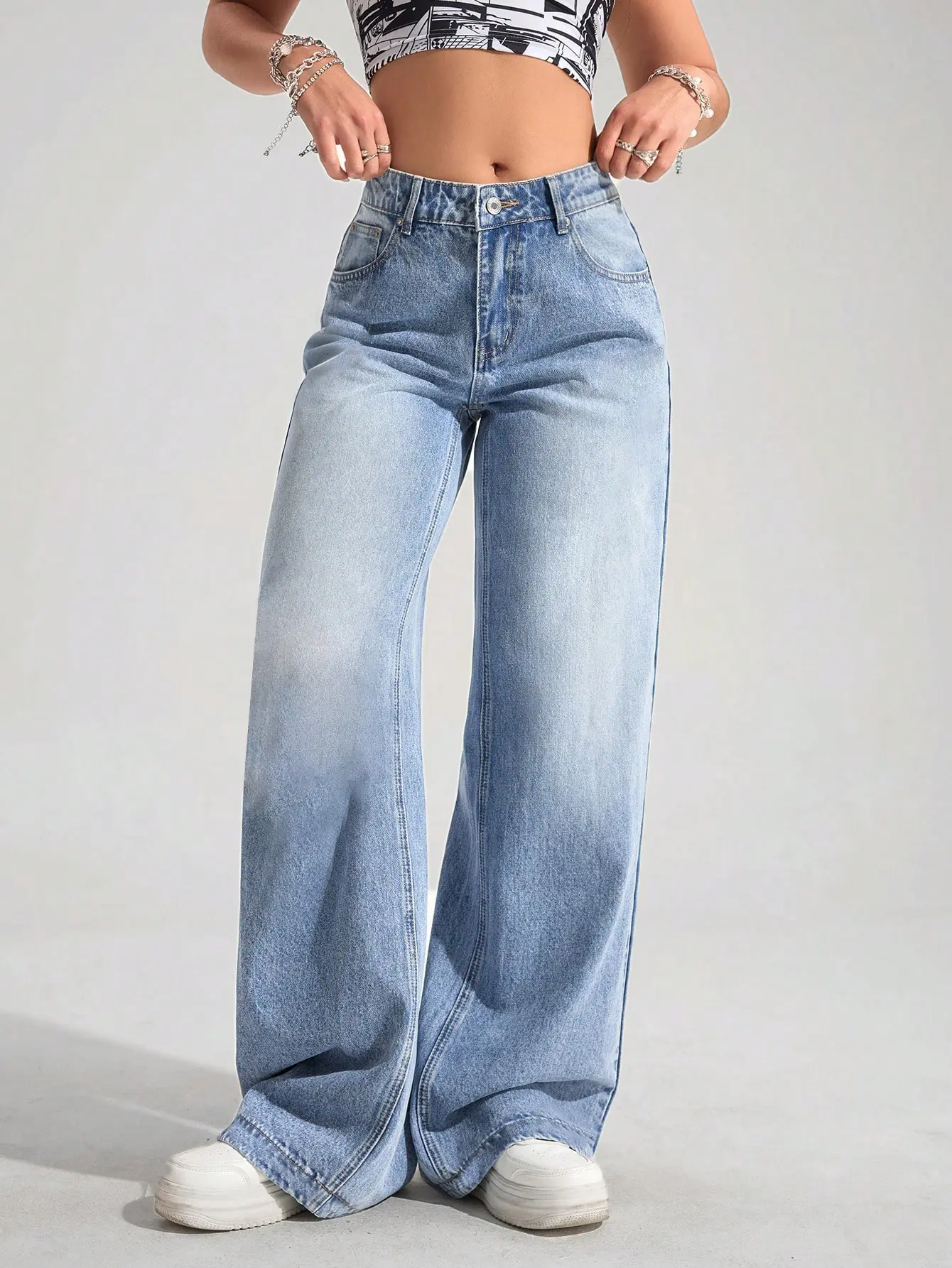 Blaue Damenjeans aus Baumwoll-Denim mit hohem elastischem Bund, geradem Schnitt und heller Waschung – einfarbige Freizeithose für Frühling und Herbst