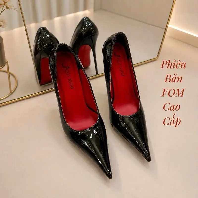 GÓT XINH - Giày đế đỏ phiên bản FOM cao cấp mũi nhọn với thiết kế tinh tế và màu đen bóng nổi bật (C-D)