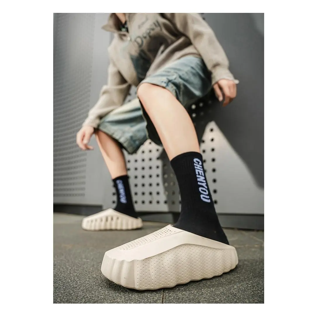Nouvelles pantoufles de plage décontractées pour homme, chaussures d’été style créateur, sandales et claquettes confortables pour homme