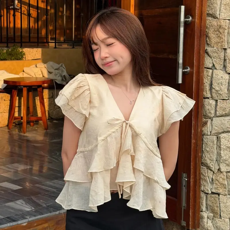 Blouse femme en mousseline de style français, col V, manches courtes volantées, simple et polyvalente, confortable et légère, idéale au quotidien et pour le travail